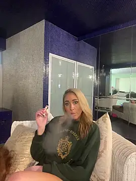 MirrorMia online show from May 2026 10:43:02 AM