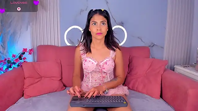 LunaRossie  online show from June 2026 08:34:01 PM
