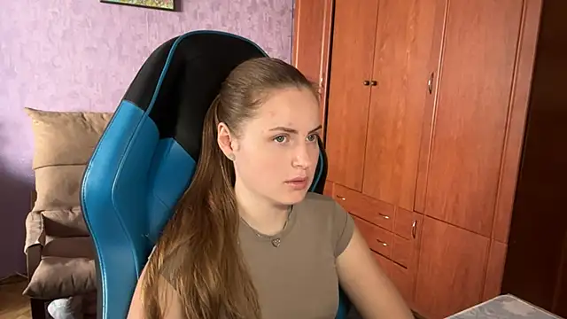 Snapshot of SilkSinner_ chatting on June 2026 12:29:02 PM SilkSinner online show from June 2026 12:29:02 PM