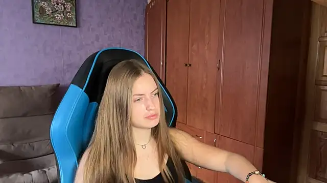 Snapshot of SilkSinner_ chatting on July 2026 08:22:01 AM SilkSinner online show from July 2026 08:22:01 AM