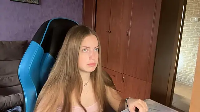 Snapshot of SilkSinner_ chatting on July 2026 10:08:02 AM SilkSinner online show from July 2026 10:08:02 AM