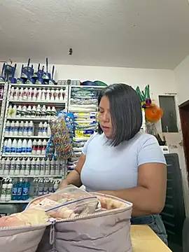 Snapshot of ISABELLA__LUNA chatting on June 2026 01:23:02 PM ISABELLA LUNA online show from June 2026 01:23:02 PM