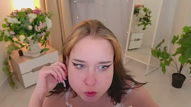 Snapshot of Oksi_Koxy chatting on June 2026 02:32:01 PM Oksi Koxy online show from June 2026 02:32:01 PM