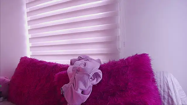 violetta jonss online show from May 2026 06:59:01 PM
