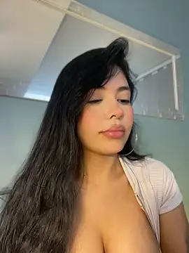 Snapshot of FERNANDAXX_ chatting on June 2026 02:33:01 PM FERNANDAXX online show from June 2026 02:33:01 PM