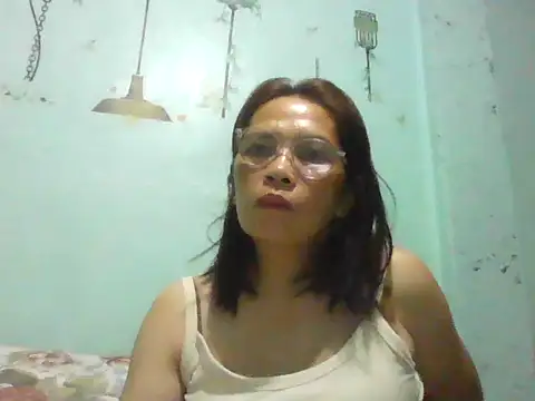 momshe2026 online show from June 2026 07:40:02 PM