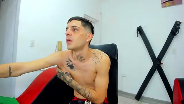 Snapshot of boy_max_latin chatting on June 2026 10:35:02 PM boy max latin online show from June 2026 10:35:02 PM