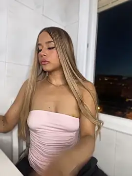 Snapshot of NataliaMooon chatting on May 2026 08:02:02 PM NataliaMooon online show from May 2026 08:02:02 PM