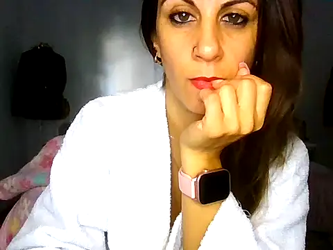 lujancita8 online show from May 2026 12:01:01 PM
