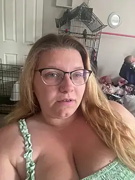 Snapshot of LucieLouBabe chatting on June 2026 01:22:02 PM LucieLouBabe online show from June 2026 01:22:02 PM