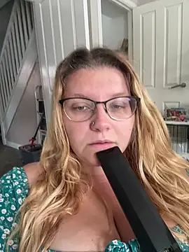 Snapshot of LucieLouBabe chatting on July 2026 11:12:01 AM LucieLouBabe online show from July 2026 11:12:01 AM