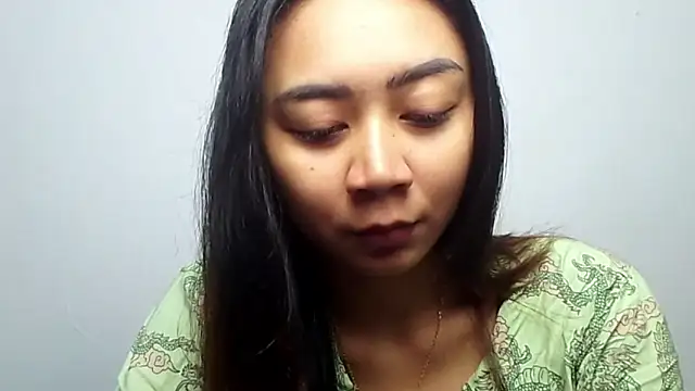 Snapshot of KristieOrtmann chatting on June 2026 06:33:02 AM KristieOrtmann online show from June 2026 06:33:02 AM