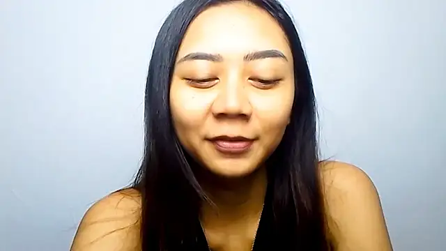 Snapshot of KristieOrtmann chatting on June 2026 06:23:02 AM KristieOrtmann online show from June 2026 06:23:02 AM