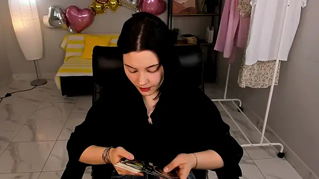 Snapshot of Veronica_McKinney chatting on May 2026 12:34:02 PM Veronica McKinney online show from May 2026 12:34:02 PM