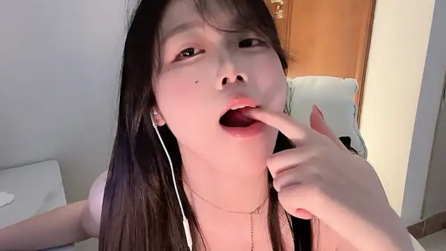 Snapshot of April_UU chatting on May 2026 01:34:01 AM April UU online show from May 2026 01:34:01 AM