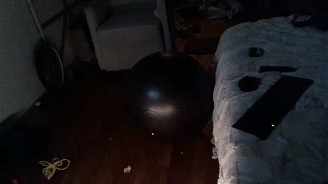 Snapshot of Clevername90 chatting on December 2025 09:27:02 AM Clevername90 online show from December 2025 09:27:02 AM