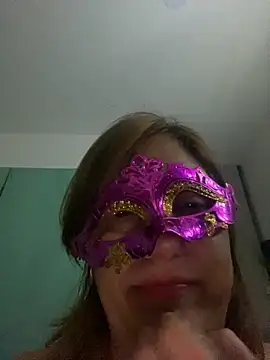 lulupiecitosamor online show from May 2026 10:28:01 PM