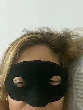 lulupiecitosamor online show from June 2026 11:40:01 PM
