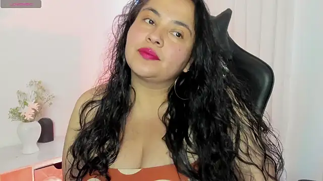 JadeBellee online show from May 2026 04:46:02 PM