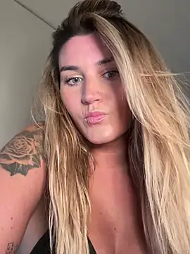 thebeachyblonde online show from July 2026 09:42:02 PM