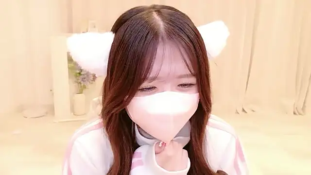 Yuinyaaa online show from June 2026 10:43:01 AM