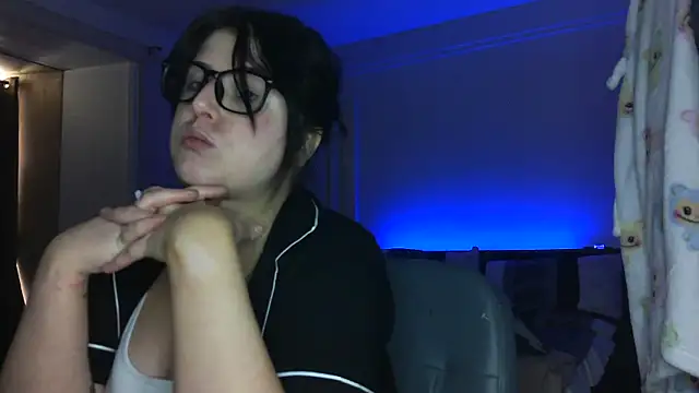 LucyLou31 online show from June 2026 02:52:01 PM