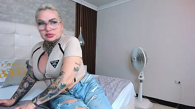 Snapshot of ArianaMora chatting on May 2026 12:53:02 PM ArianaMora online show from May 2026 12:53:02 PM