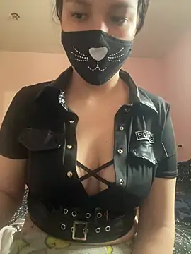 JulliaReiv online show from May 2026 03:06:01 PM