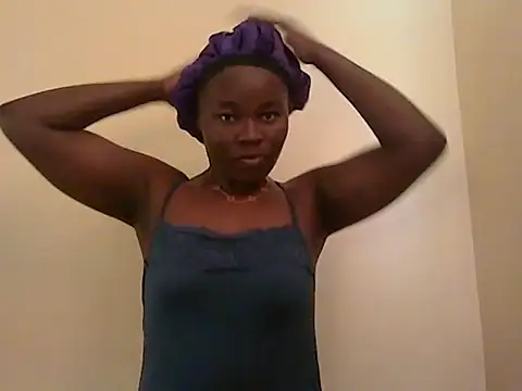Snapshot of roziebeauty chatting on June 2026 12:30:01 PM roziebeauty online show from June 2026 12:30:01 PM
