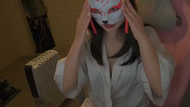Snapshot of Wifey-Kiki chatting on May 2026 10:44:01 AM Wifey-Kiki online show from May 2026 10:44:01 AM