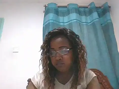 Snapshot of peacechloe chatting on June 2026 11:48:02 AM peacechloe online show from June 2026 11:48:02 AM