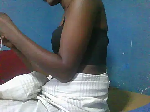 Snapshot of Petite-divaa chatting on June 2026 06:05:02 PM Petite-divaa online show from June 2026 06:05:02 PM
