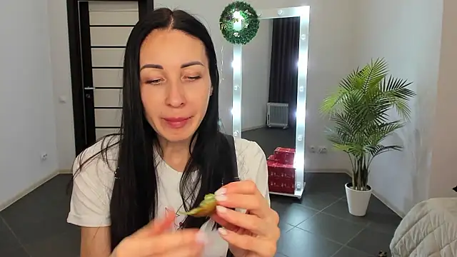 Snapshot of BouncySweety chatting on December 2024 03:30:01 PM BouncySweety online show from December 2024 03:30:01 PM