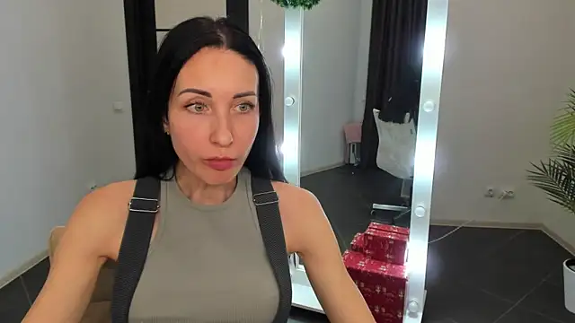 Snapshot of BouncySweety chatting on December 2024 06:52:02 PM BouncySweety online show from December 2024 06:52:02 PM