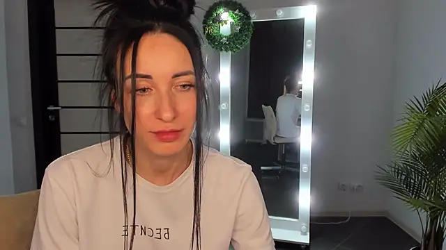 Snapshot of BouncySweety chatting on December 2024 07:39:02 PM BouncySweety online show from December 2024 07:39:02 PM