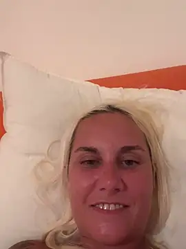 Snapshot of Sofia_beee chatting on June 2026 10:58:01 PM Sofia beee online show from June 2026 10:58:01 PM