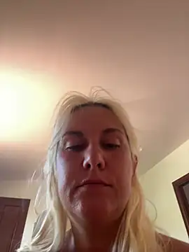 Snapshot of Sofia_beee chatting on June 2026 10:15:01 AM Sofia beee online show from June 2026 10:15:01 AM