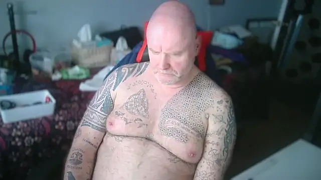 Snapshot of Tattooed_Dilf_01 chatting on May 2026 02:14:01 PM Tattooed Dilf 01 online show from May 2026 02:14:01 PM