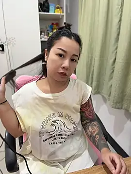 Snapshot of LINDA_HD chatting on July 2026 01:46:02 PM LINDA HD online show from July 2026 01:46:02 PM