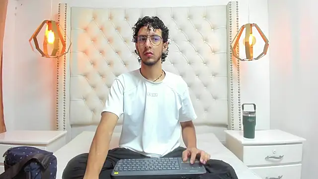 Snapshot of LEO_SANZ66 chatting on June 2026 12:18:02 PM LEO SANZ66 online show from June 2026 12:18:02 PM
