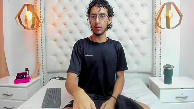 Snapshot of LEO_SANZ66 chatting on June 2026 12:25:01 PM LEO SANZ66 online show from June 2026 12:25:01 PM