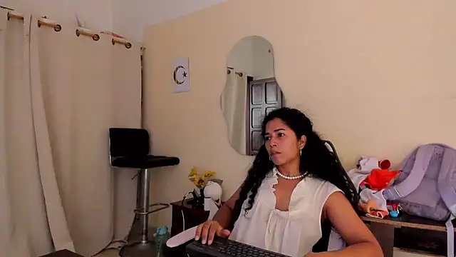 Snapshot of Nadia-Monroe chatting on July 2026 09:42:01 PM Nadia-Monroe online show from July 2026 09:42:01 PM