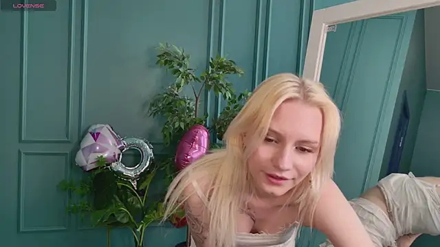 Snapshot of haleybooo chatting on July 2026 12:07:02 PM haleybooo online show from July 2026 12:07:02 PM