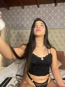 Snapshot of Amel_Rosse chatting on June 2026 03:32:01 PM Amel Rosse online show from June 2026 03:32:01 PM