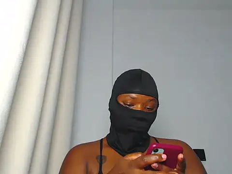 Snapshot of Ebony_heat chatting on May 2026 07:00:01 PM Ebony heat online show from May 2026 07:00:01 PM