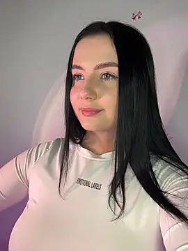 QueenL0la online show from June 2026 04:57:02 PM