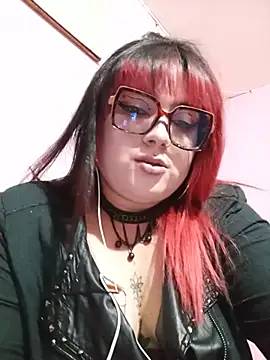 Snapshot of curvy_latina chatting on June 2026 04:32:02 AM curvy latina online show from June 2026 04:32:02 AM
