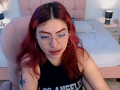Snapshot of LilMoon_ chatting on June 2026 01:20:02 PM LilMoon online show from June 2026 01:20:02 PM