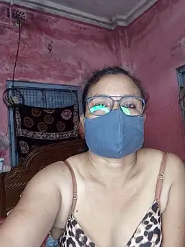 MoonLusty online show from June 2026 05:15:02 PM