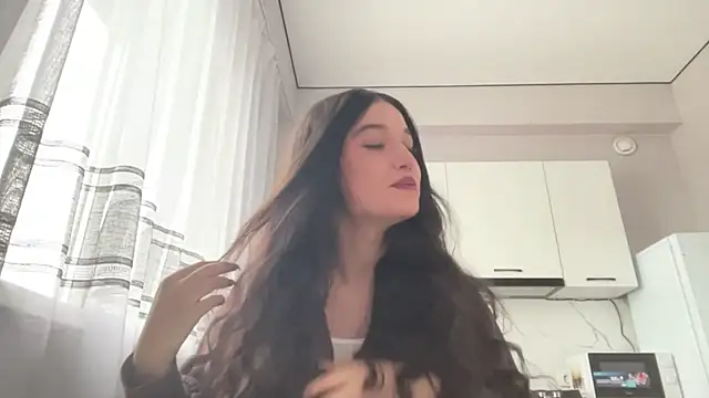 Snapshot of LisetteParajon chatting on July 2026 05:03:02 AM LisetteParajon online show from July 2026 05:03:02 AM
